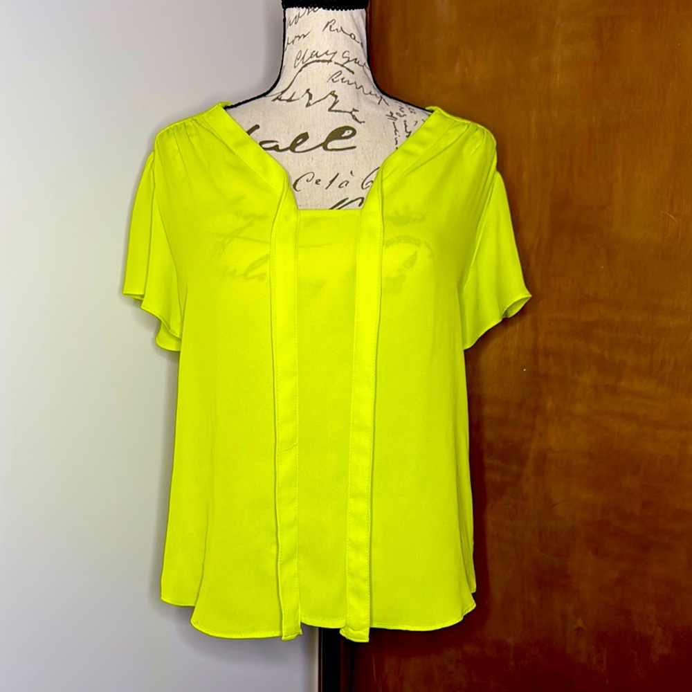 VINCE CAMUTO | Chartreuse Blouse | XS
